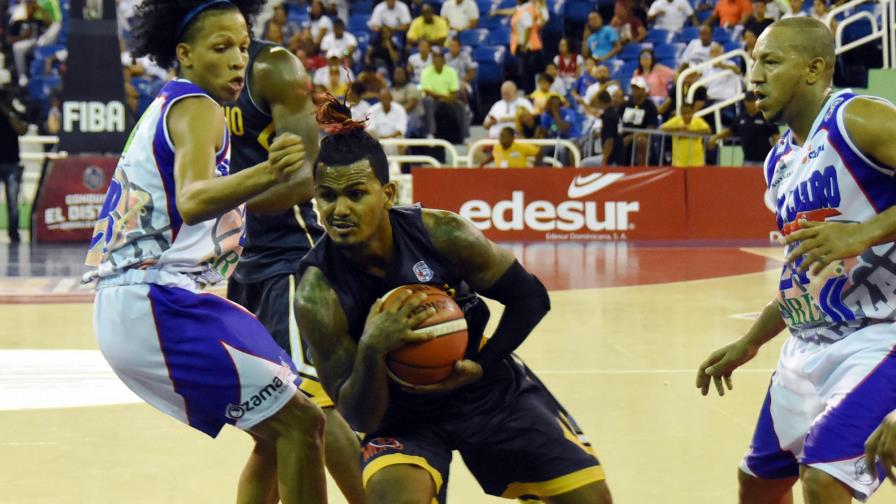 Danilo Núñez deja a Mauricio Báez en la cima del distrital; Huellas respira con triunfo ante San Carlos