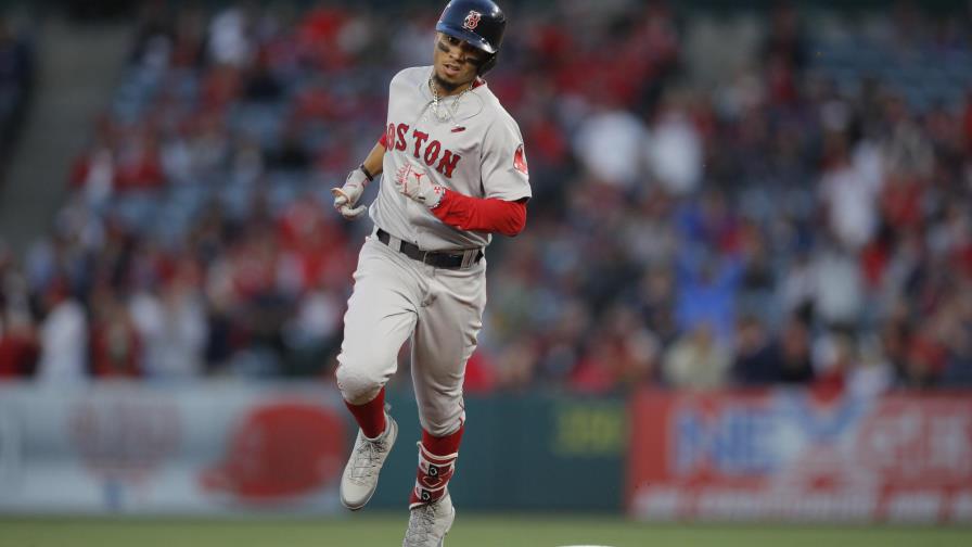 Con tres jonrones de Betts, Medias Rojas aplastan a los Angelinos Con tres jonrones de Betts, Medias Rojas aplastan a los Angelinos