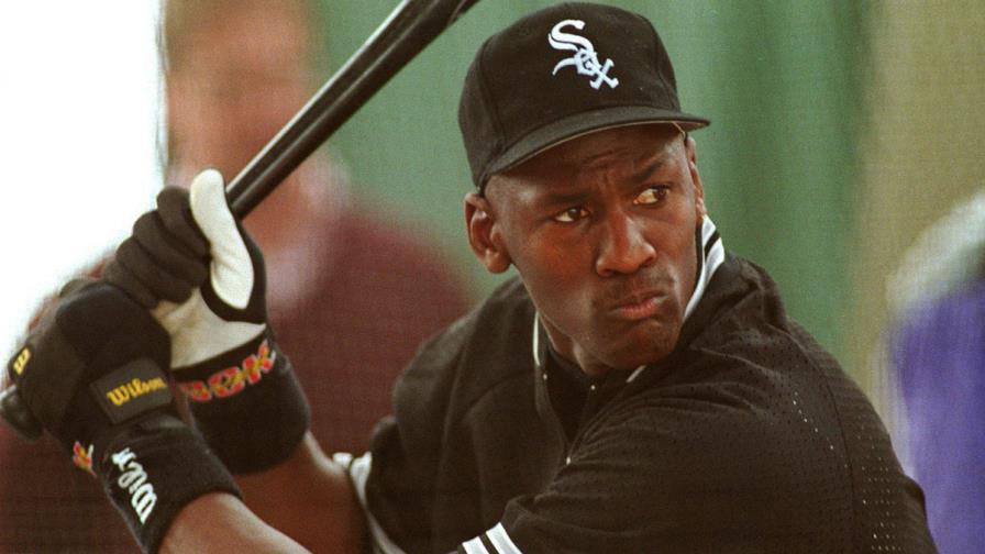 #TBT: Michael Jordan dispara su primer hit en el béisbol profesional