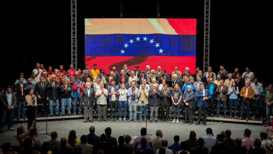 Oposición venezolana llama a “gran jornada de protestas” el 27 de abril 
