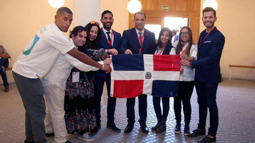 David Sena, el dominicano que ayuda a cruzar el “charco universitario”