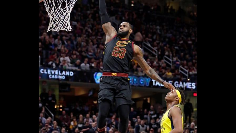 LeBron James anota 46 puntos y Cavaliers empata la serie ante los Pacers