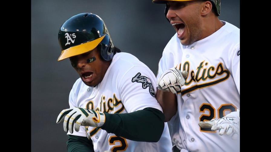 Atléticos ganan maratón de 14 innings a Medias Blancas