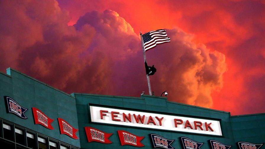 Fenway, 106 años; Quisqueya, 62