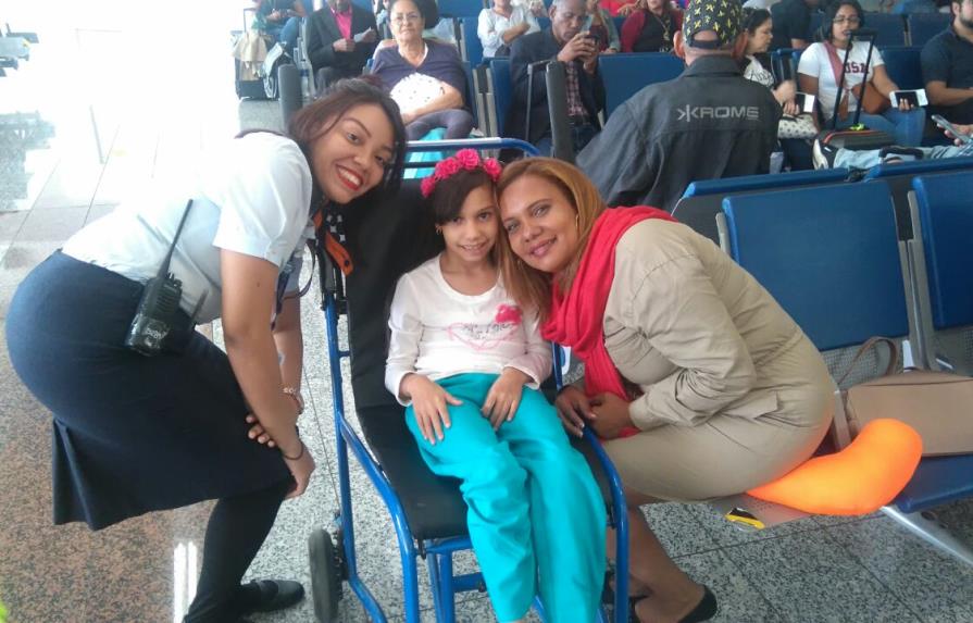 Madre de niña con parálisis cerebral solicita ayuda de la vicepresidencia  para costear gastos de viaje 