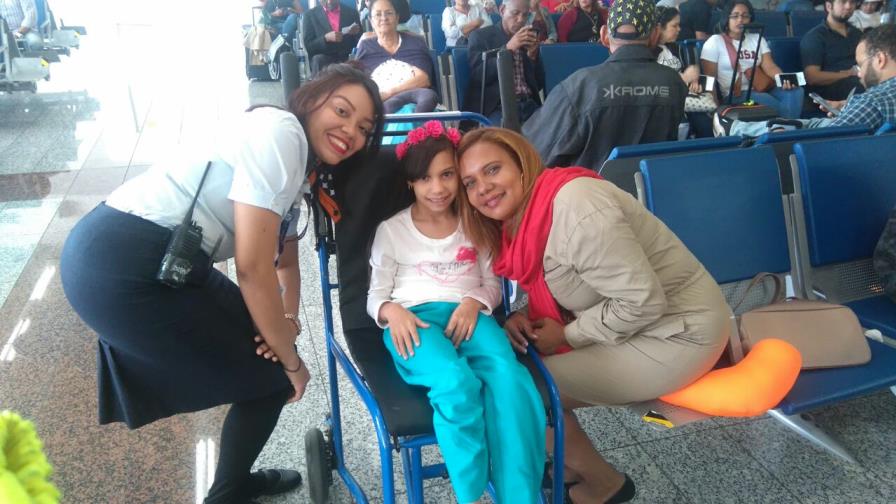 Madre de niña con parálisis cerebral solicita ayuda de la vicepresidencia  para costear gastos de viaje 