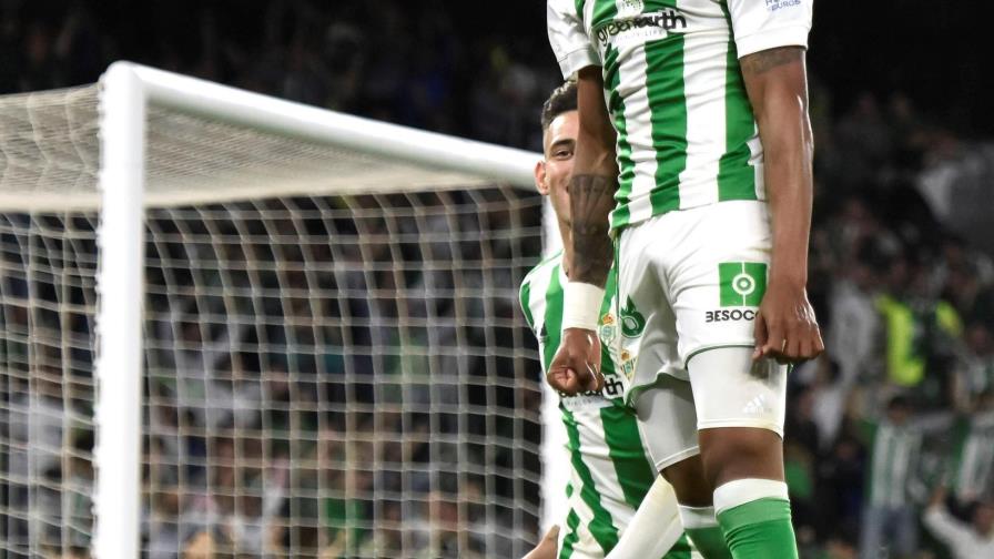 Un gol del dominicano Júnior Fipo pone al Betis a un paso de la Europa League