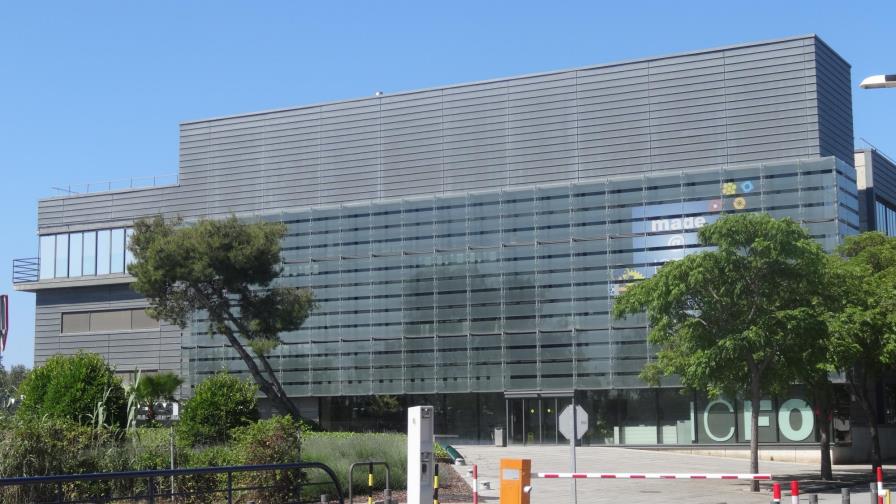 Logran confinar la luz en un espacio de un sólo átomo de espesor