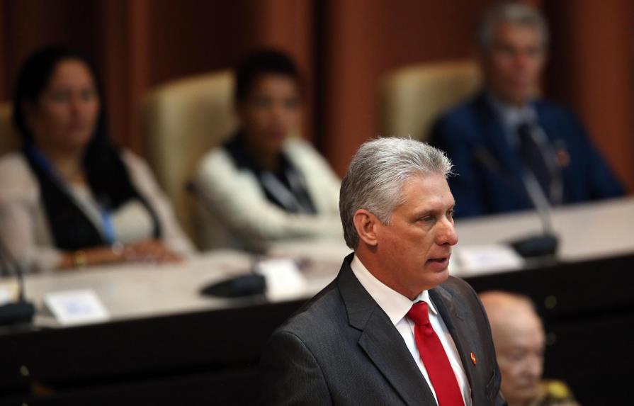 Almagro lamenta la “transición ilegítima” de la “dictadura” de Cuba 