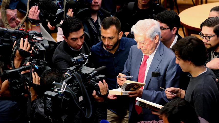 Vargas Llosa: No quiero una sociedad en que las pantallas derroten los libros 