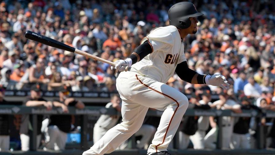 Leones del Escogido reciben a Miguel Gómez y a Tony Cruz de los Tigres del Licey