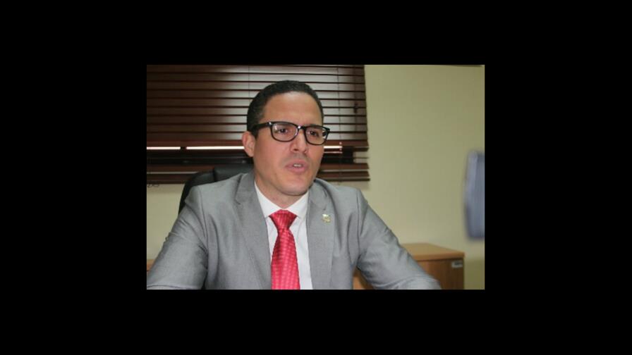 Diputado perremeísta insta a quienes hablan “del hombre del maletín” a que señalen con nombres