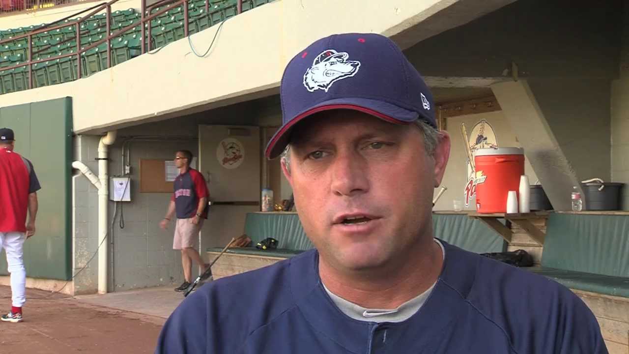 El coah de banca de los Mets de Nueva York,  Gary DiSarcina, ha sido candidato para dirigir a Marineros y Filis. Dirigió por cuatro años en las granjas de Boston en Clase A.