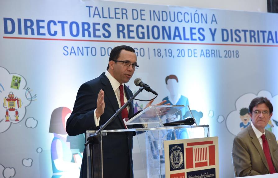 Andrés Navarro exhorta a directores de escuelas a convertirse en verdaderos líderes 