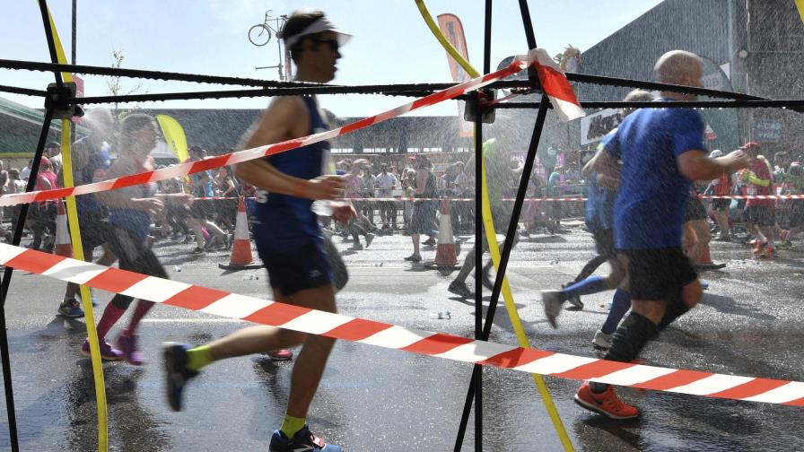 Kenianos Kipchoge y Cheruiyot ganan el Maratón de Londres