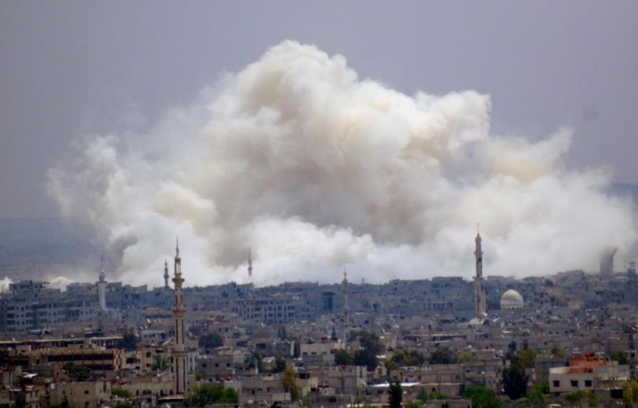 Régimen sirio trata de consolidar control de capital con bombardeos y evacuación de rebeldes