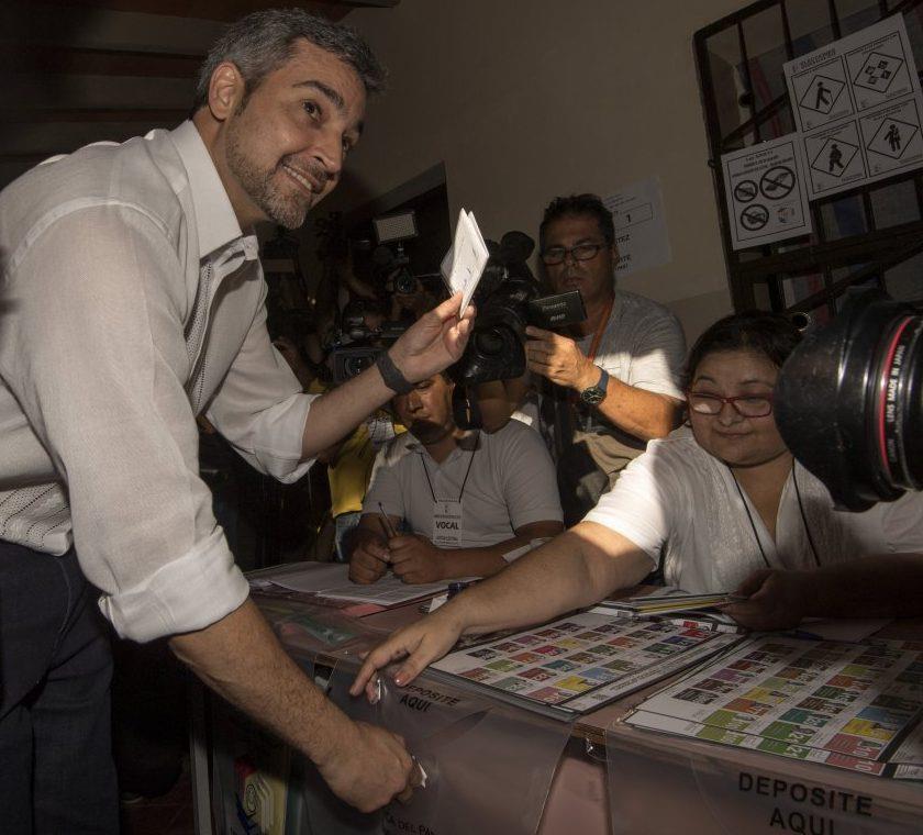 Abdo Benítez lidera con 47% las presidenciales paraguayas, escrutado el 66,6% 