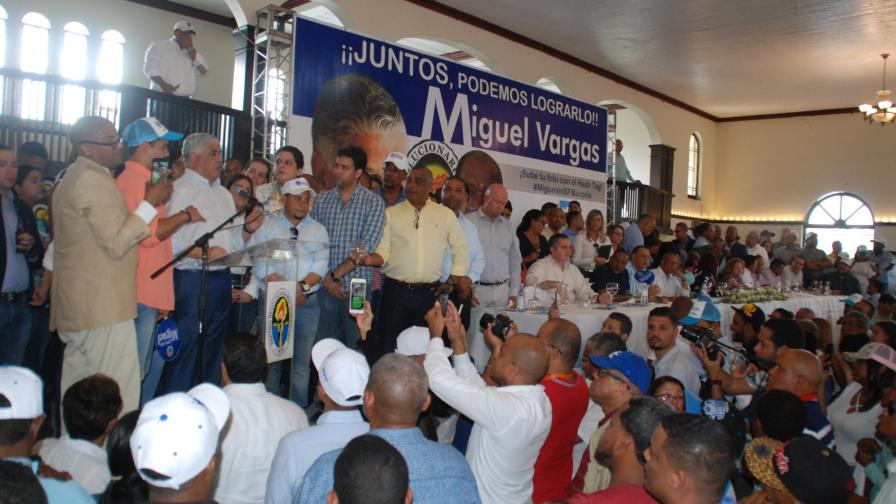 Miguel Vargas dice “maquinaria del PRD arrancó” durante juramentación de nuevos seguidores 