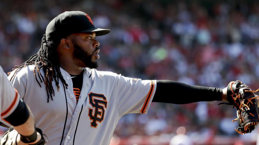 Cueto coqueteó con el not hit hasta el sexto en otra joya de pitcheo