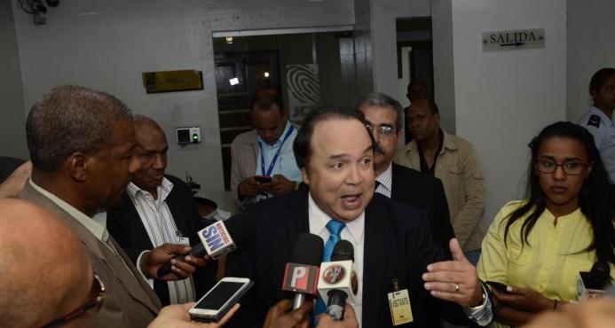 Vinicio Castillo incoa recurso de inconstitucionalidad contra voto de arrastre de diputados a senadores