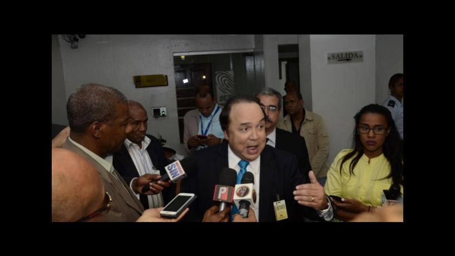 Vinicio Castillo incoa recurso de inconstitucionalidad contra voto de arrastre de diputados a senadores