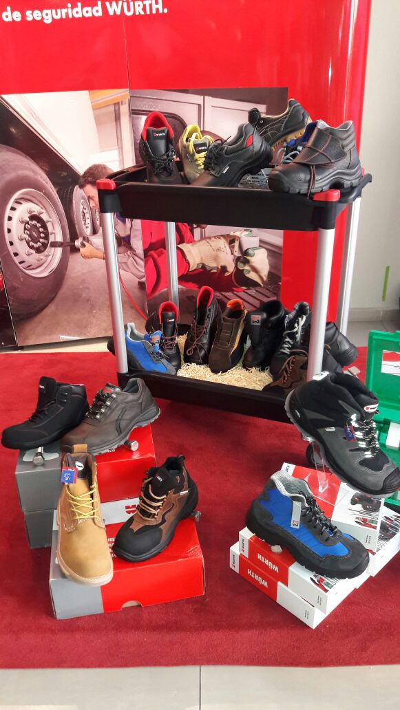 Herramientas de protección exhibidas en la actividad. 