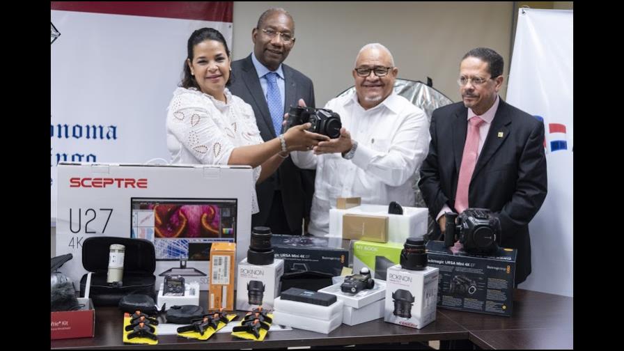 DGCINE dona equipos a la UASD por RD$2.5 millones