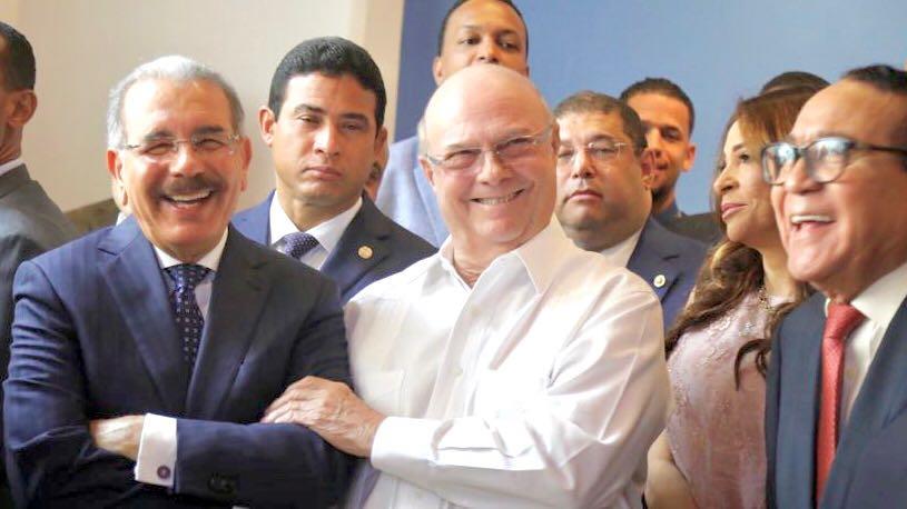 Danilo Medina e Hipólito Mejía comparten con “alegría y amistad”