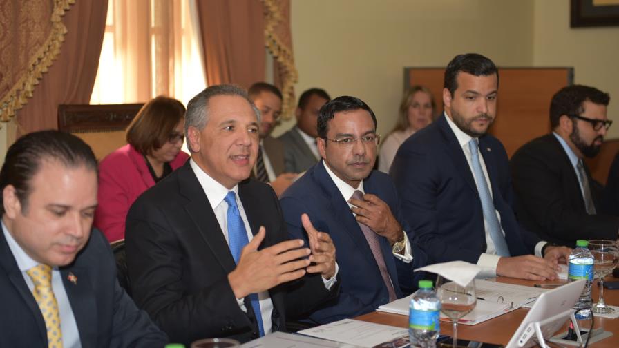 Peralta dice exportaciones crecieron 14 % en primer trimestre del año Peralta dice exportaciones crecieron 14 % en primer trimestre del año