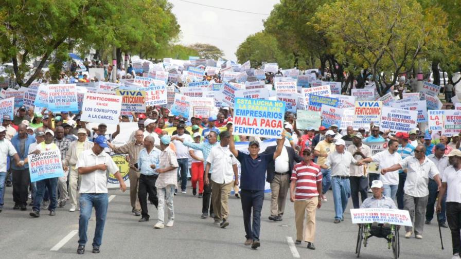 Trabajadores de la construcción marchan en defensa de conquistas