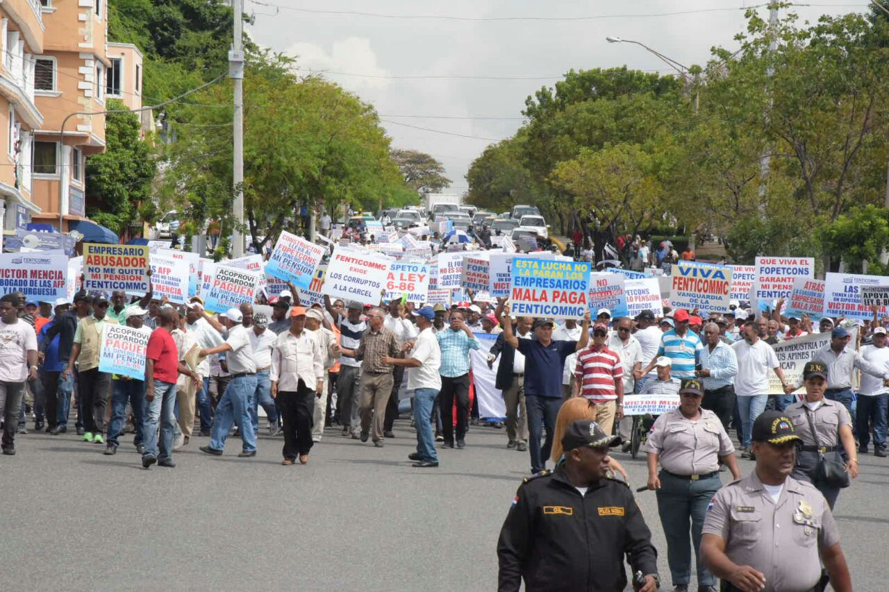 La marcha se desarrolló en orden y fue seguida por decenas de policías.