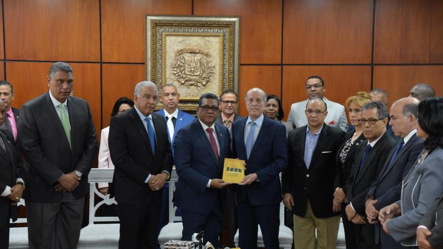 Oposición no apoya Ley de Partidos y pide conocer primero Ley Electoral Oposición no apoya Ley de Partidos y pide conocer primero Ley Electoral