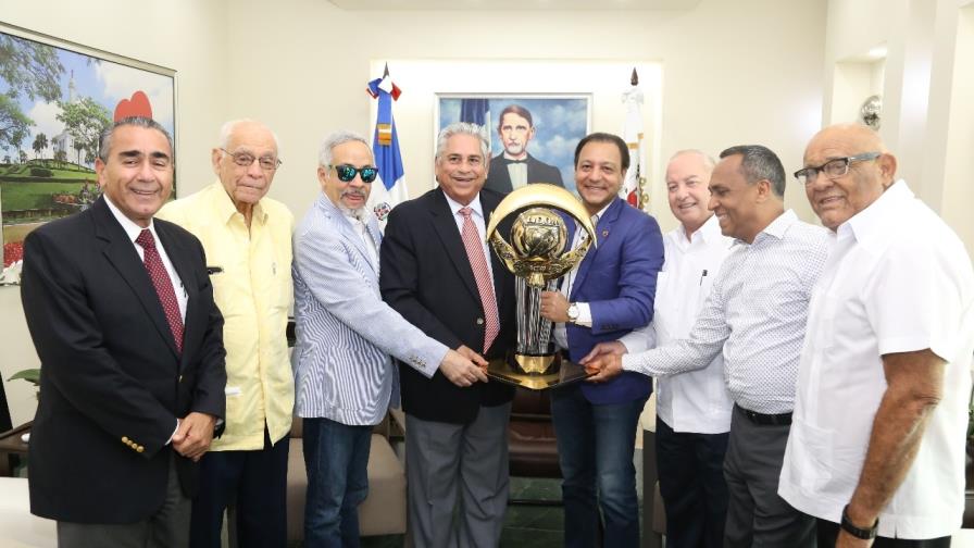 Águilas Cibaeñas reconocen al alcalde de Santiago, Abel Martínez