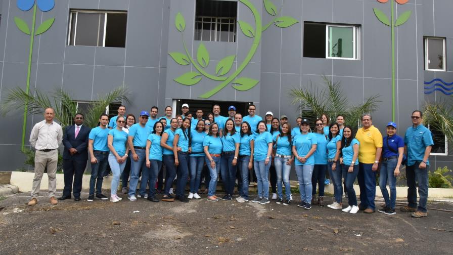 Grupo Popular siembra caoba dominicana en el Botánico de Santiago 