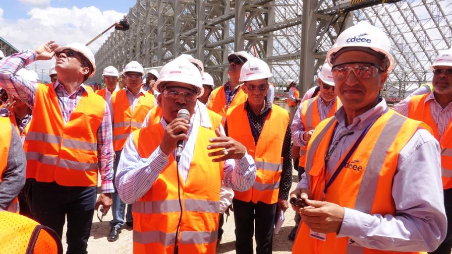 Senadores realizan recorrido en el proyecto Punta Catalina