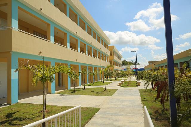 Presidente Medina entrega escuela para beneficio de 945 estudiantes de Santo Domingo Norte