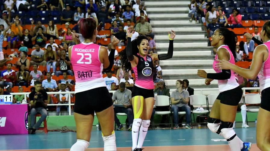 Cristo Rey derrotó a las Guerreras y se pone a un paso de la final Cristo Rey derrotó a las Guerreras y se pone a un paso de la final