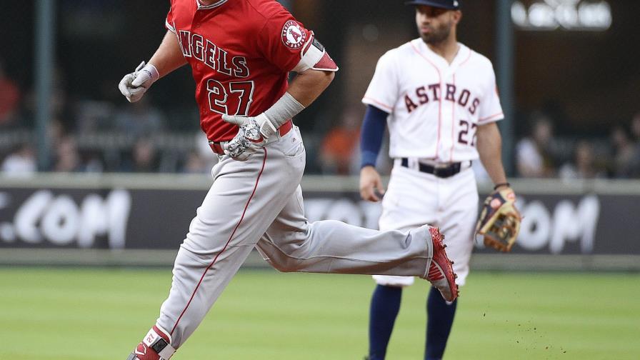 Trout batea 10mo jonrón; Angelinos superan a Astros; Pujols su hit 2.993