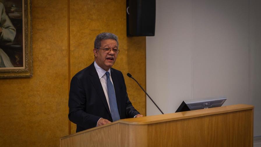 Leonel Fernández dicta conferencia magistral en Universidad de Columbia 