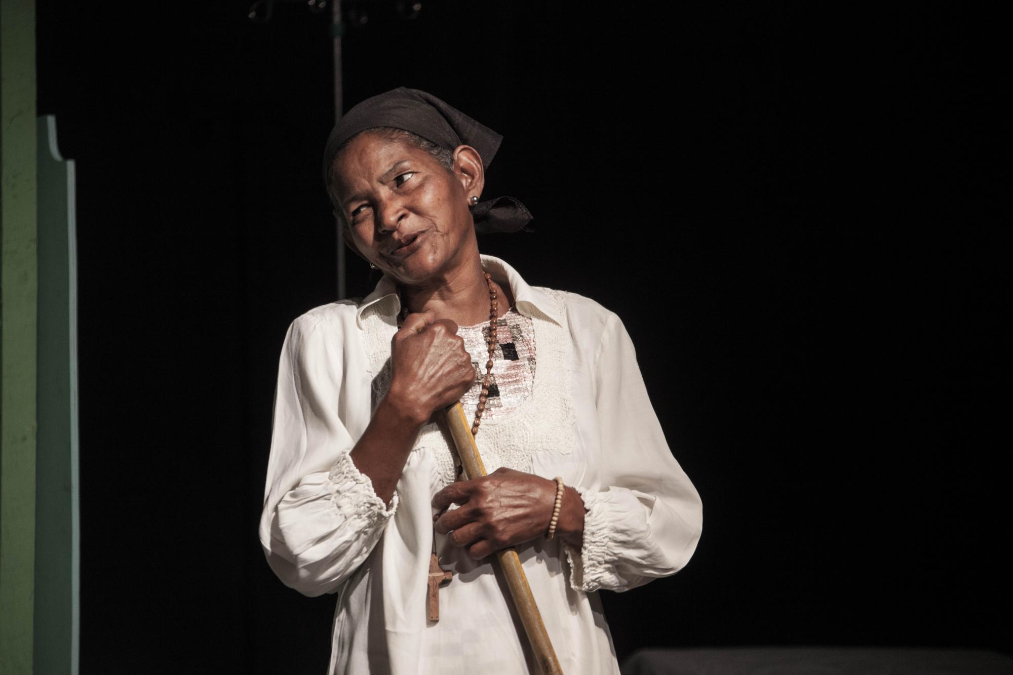 Lucía Tellerías interpreta a doña Altagracia, madre de Bienvenido en la obra. Lucía es usuaria del Centro de Rehabilitación Psicosocial.