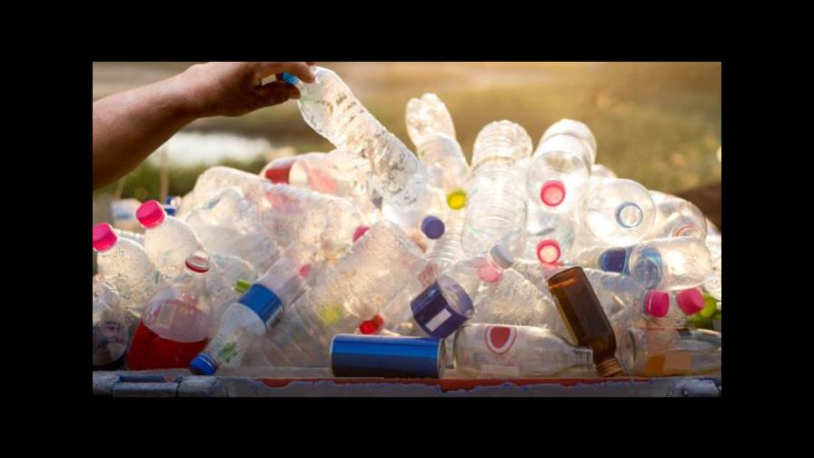 Más de 40 compañías británicas acuerdan reducir consumo de plástico en 7 años