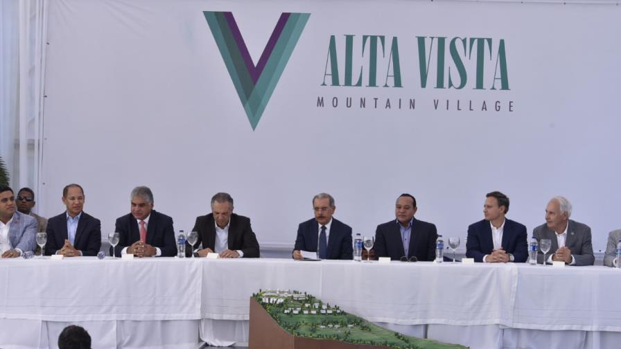 Presidente Medina deja iniciado trabajos de construcción de proyecto turístico en La Vega
