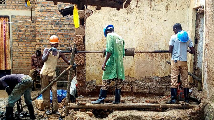 Halladas en Ruanda fosas con miles de muertos 24 años después del genocidio