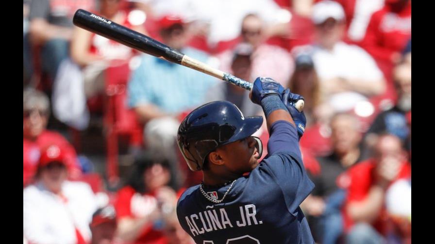 Ronald Acuña y Ozzie Albies sacuden jonrones, Bravos vencen a Rojos