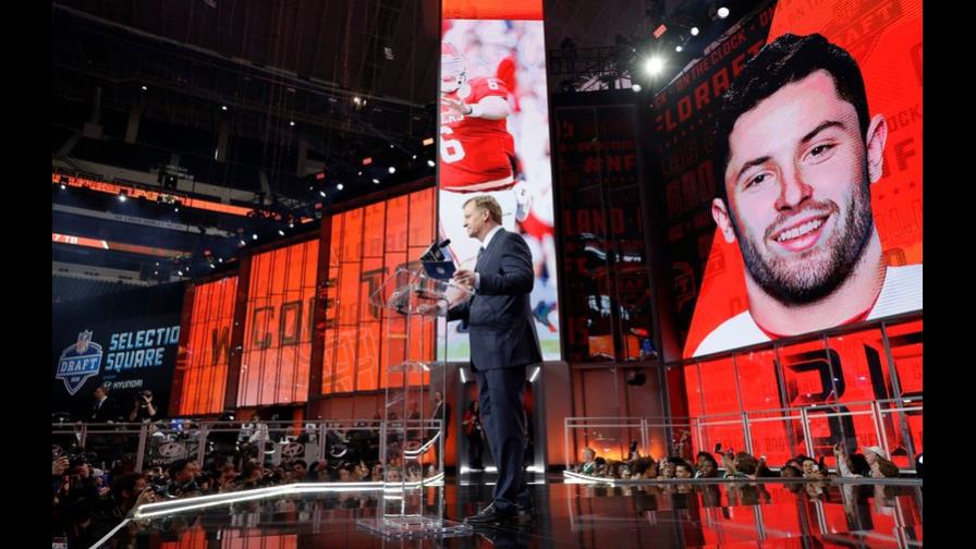 Browns reclutan a Baker Mayfield como primera selección del draft