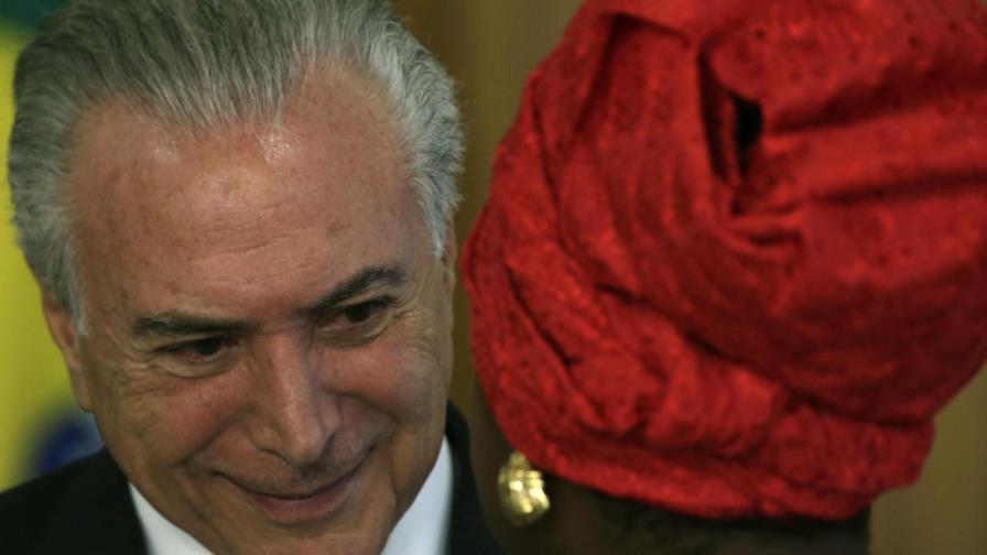 Temer sale en “defensa de la honra” de su familia en inusual pronunciamiento