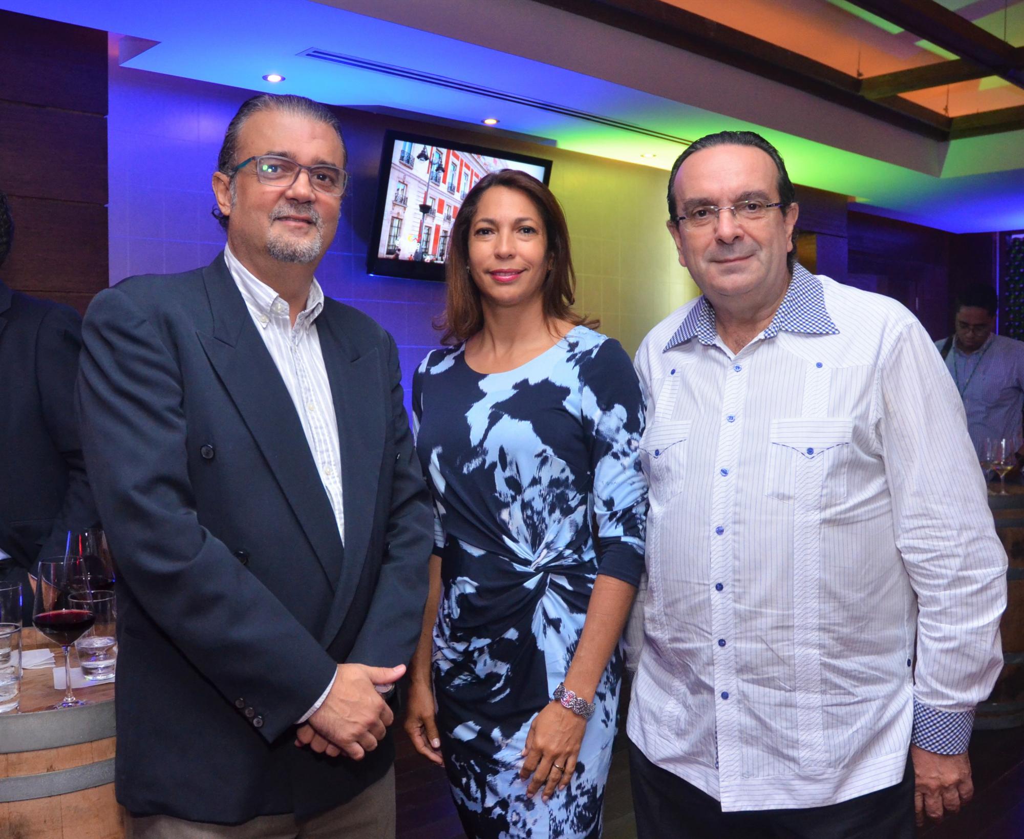 Artur Cabre, Ángel García y Josefina Pichardo