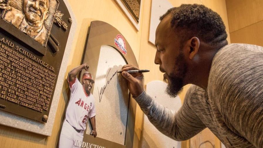Vladimir Guerrero visita a Cooperstown, de cara a su exaltación 