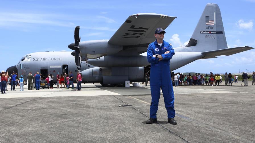 Exponen en P.Rico aviones “caza-huracanes” para concienciar a la población Exponen en P.Rico aviones “caza-huracanes” para concienciar a la población