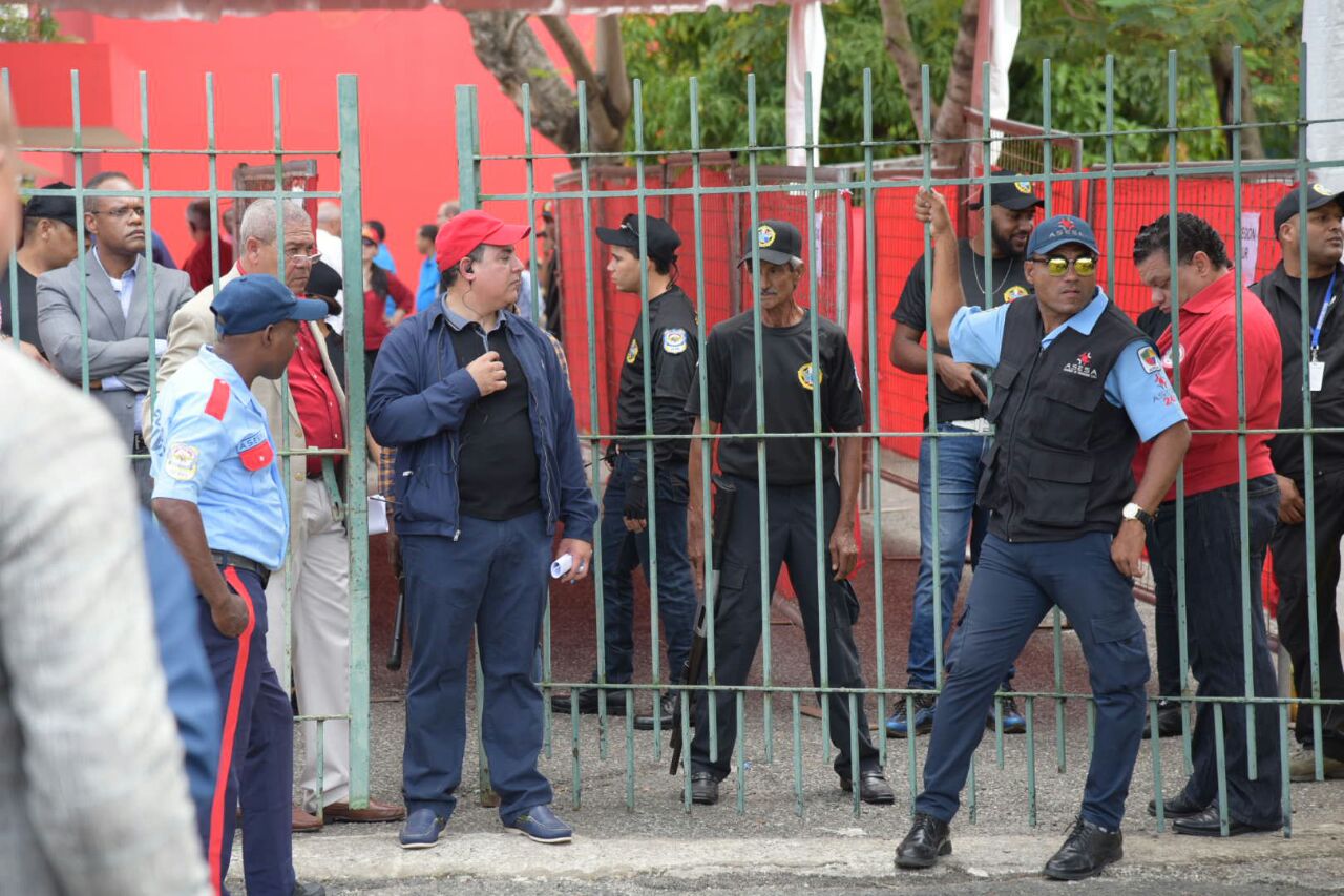 Parte del dispositivo de seguridad instalado en el partido.